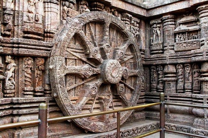 Full Day Tour of Konark Temple and Puri - What the private format changes