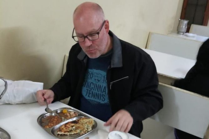 Golden Temple and Wagah Border Private Tour with Punjabi Lunch - Lunch with kulcha, chhole, and lassi