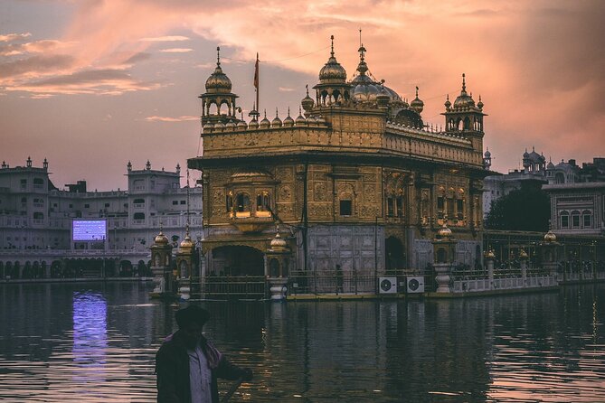 Golden Temple Guided Tour (Planet Amritsar Inc.) - Starting at the Golden Temple entrance