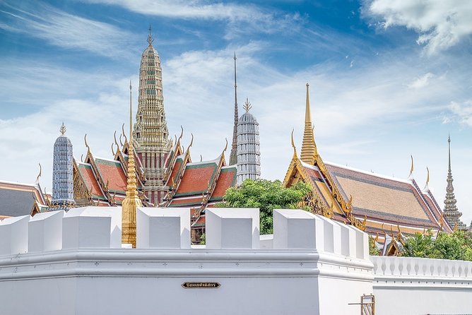 Grand Palace & Temples of Bangkok - Lunch, water, and the value of the package