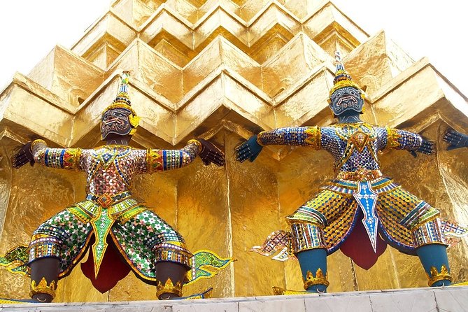 Grand Palace & Temples of Bangkok - Pace, crowds, and practical clothing advice