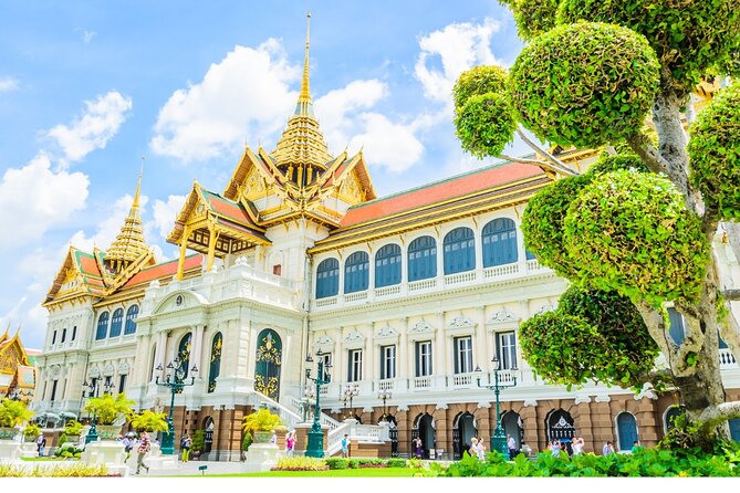 Grand Palace & Temples of Bangkok with experienced guide - Timing, heat, and the pace of the walk