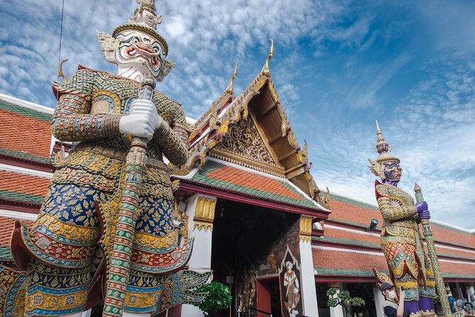 Grand Palace & Wat Arun Immersive Guided Walking Tour 3-Hour - Ferry across the river to Wat Arun