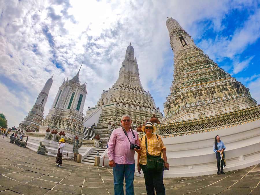 Grand Palace, Wat Pho, and Wat Arun: Guided Tour in Spanish - The Grand Palace and Thailand’s royal center