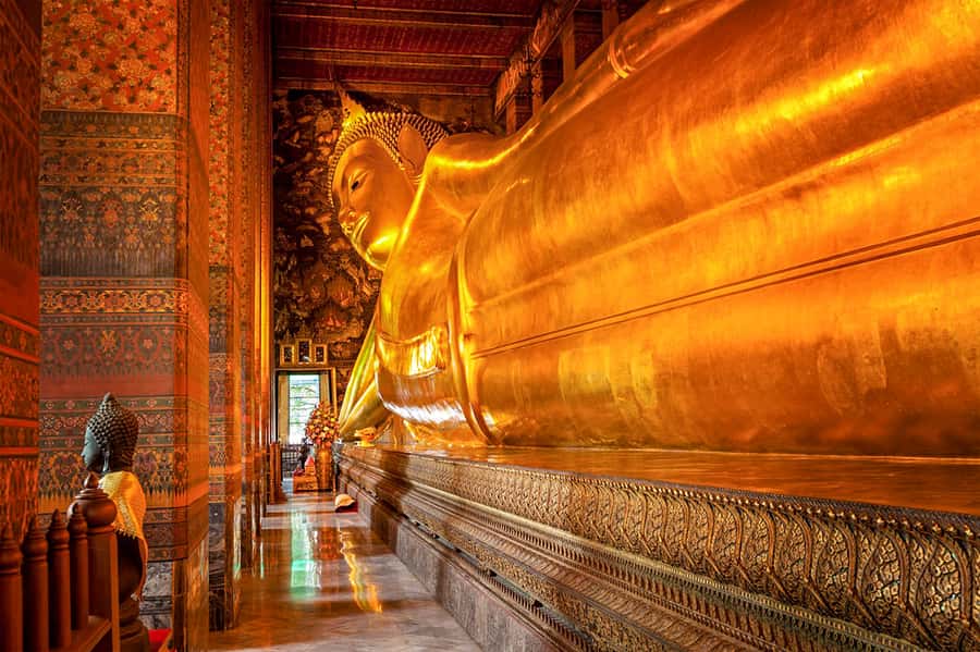 Grand Palace, Wat Pho, and Wat Arun: Guided Tour in Spanish - Crossing the river to Wat Arun