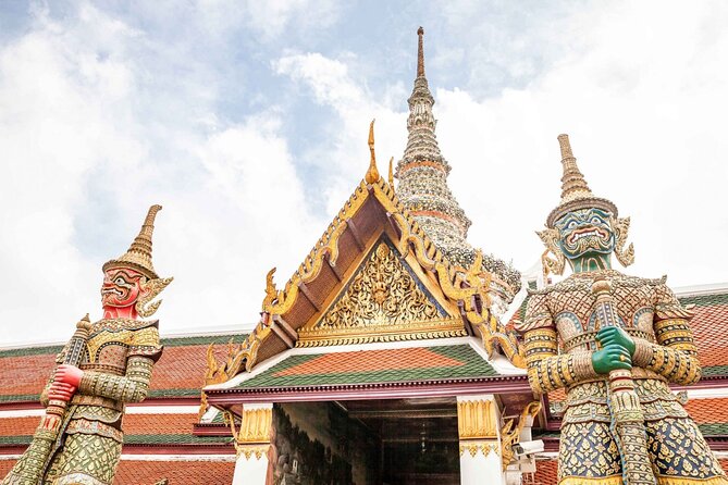 Grand Palace, Wat Phra Kaew, Wat Pho and Wat Arun Walking Tour From Bangkok - Walking, heat, crowds, and the small-group advantage