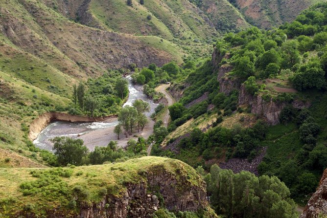 Group Tour: Garni, Symphony of Stones, Geghard, Lavash Baking - Lavash baking turns lunch into a local lesson