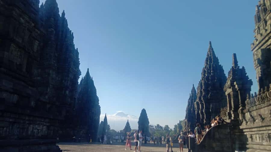 Guarantee Borobudur Temple Structure & Prambanan Temple. - The arts and crafts market stop