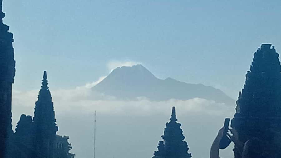 Guarantee Borobudur Temple Structure & Prambanan Temple. - How the guide and transport affect the day