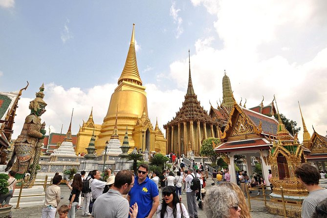 Guided Tour of Grand Palace & Emerald Buddha Temple in Bangkok - What the guide adds to the visit