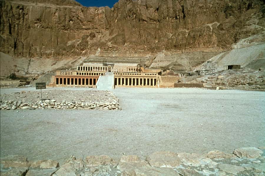 Guided tour to Temple Of Queen Hatshepsut With transfer - Pickup in Luxor and the value of private transport