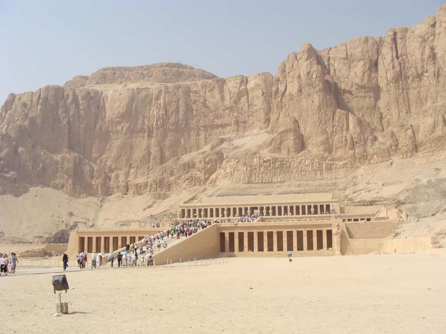 Guided tour to Temple Of Queen Hatshepsut With transfer - Colossi of Memnon and the quick photo stop