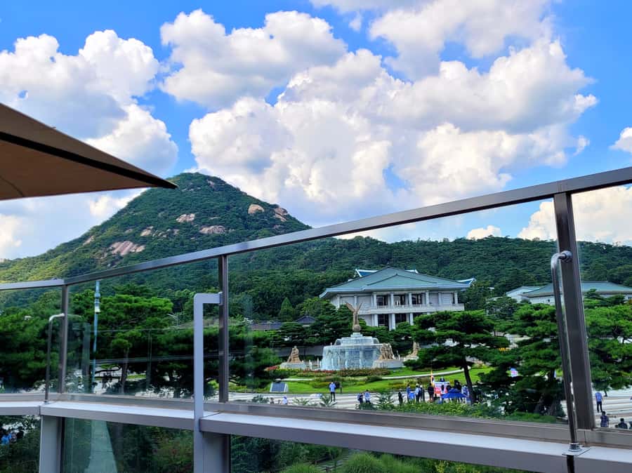 Gyeongbokgung Palace, Jogyesa Temple and Bukchon village - What the $82 price includes
