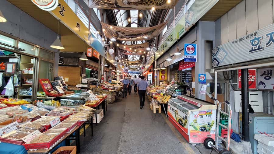 Gyeongbokgung Palace, Jogyesa Temple and Bukchon village - Practical planning before you book