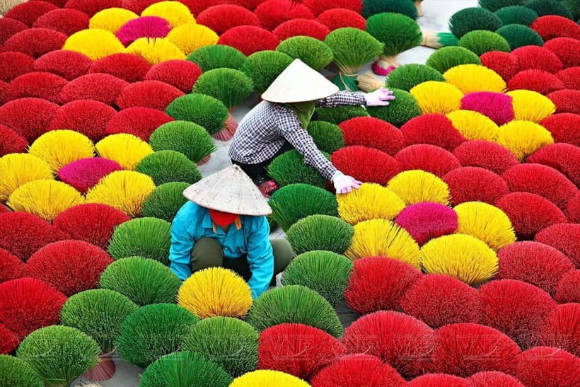 Ha Noi: Perfume pagoda or Incense Village w Guide Pick up - A one-hour boat ride on Yen Stream
