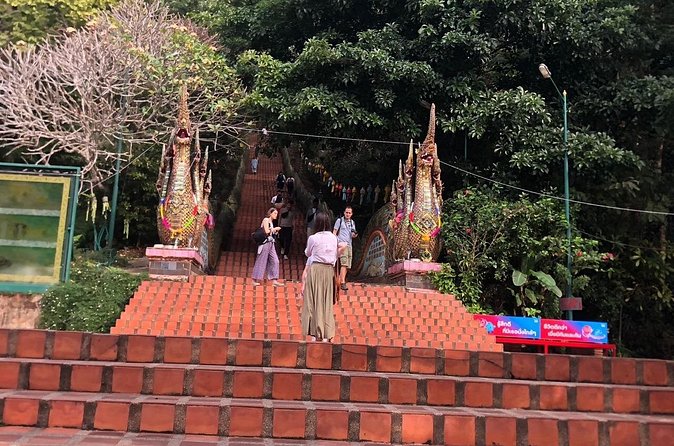 Half Day Morning Wat Pha Lat & Wat Phra That Doi Suthep Tour - Wat Phra That Doi Suthep and the 306-step challenge