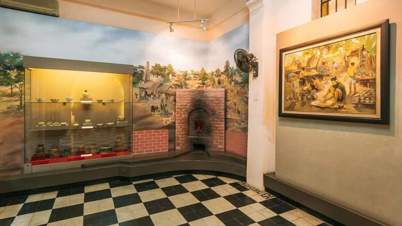 Hanoi: Full-Day Tour with Hoa Lo, Literature Temple & Guide - Hoa Lo Prison, where the past feels personal