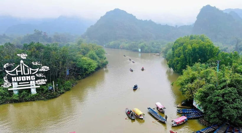 Hanoi: Perfume Pagoda Day Tour with Boat Ride & Cave Visit - How the Guide Shapes the Day