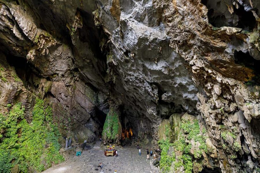 Hanoi: Perfume Pagoda - Yen Stream Boat Ride, Lunch & Cave - Reaching Huong Tich Cave by foot or cable car