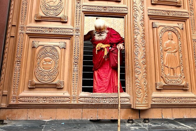 Hidden Corners of Varanasi Secret Alleys Temples and Traditions - Starting at Shree Ganesha Palace and Dashashwamedh Ghat