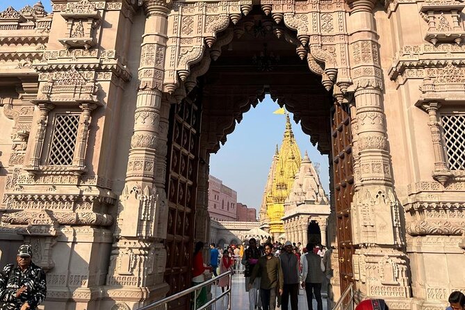 Hidden Corners of Varanasi Secret Alleys Temples and Traditions - Chai, local tastes, and the value of a private guide