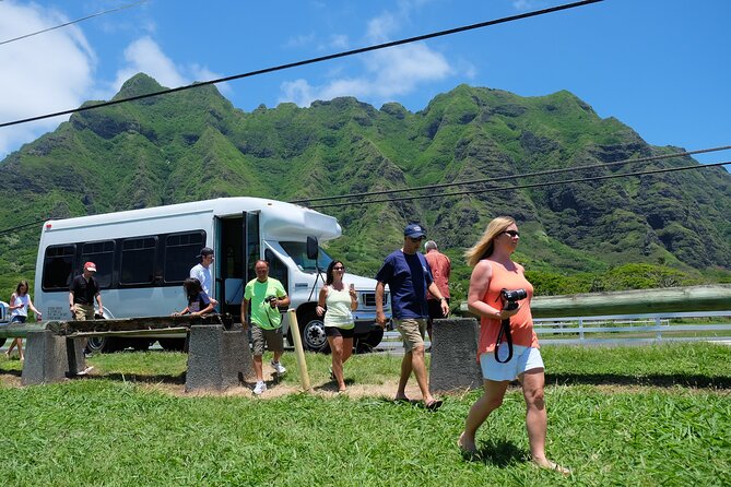 Hidden Gems of Oahu Circle Island Tour with Byodo In Temple - Kona coffee and macadamia nuts at Tropical Farms