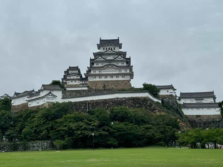 Himeji: Guided Tour of Himeji Castle & Cozy Engyoji Temple - What a private guide adds inside the castle
