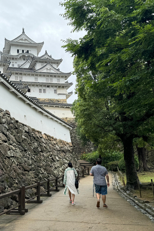 Himeji: Guided Tour of Himeji Castle & Cozy Engyoji Temple - Finding the group at JR Himeji Station