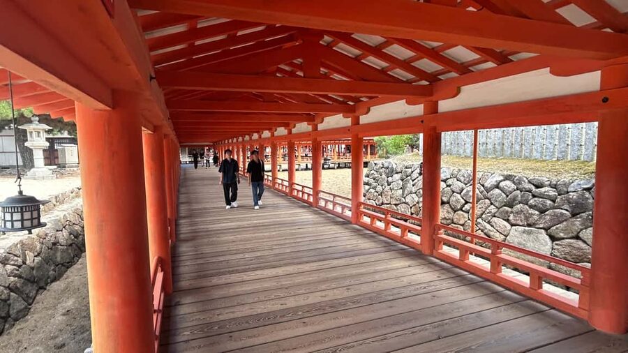 Hiroshima & Miyajima 6.5h Guided Tour – Dome, Park & Shrine - Itsukushima Shrine in an 80-minute visit