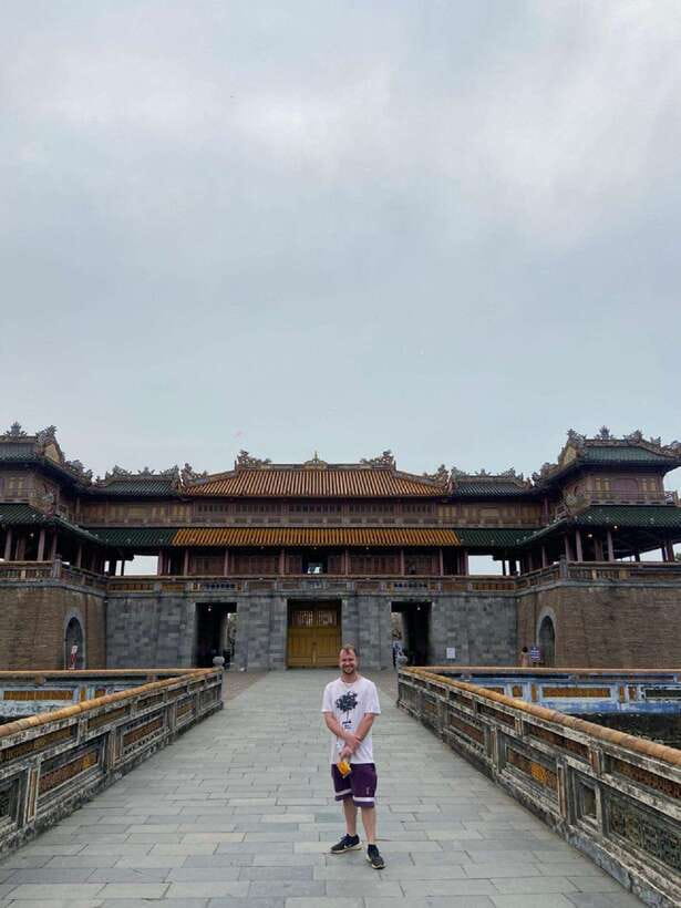 Hue City Highlights Tour: Pagoda, Citadel & Royal Tombs - A Hue lunch with several local specialties