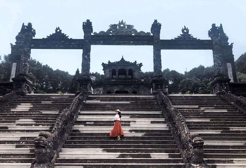 Hue City Highlights Tour: Pagoda, Citadel & Royal Tombs - Khai Dinh Tomb and its striking mix of styles