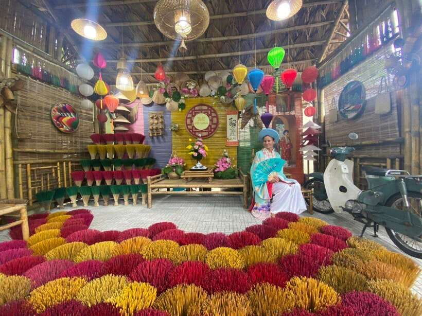 Hue City Highlights Tour: Pagoda, Citadel & Royal Tombs - Crossing the Perfume River to Thien Mu Pagoda