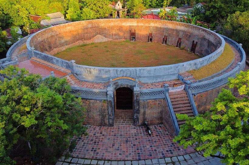 Hue City Motorbike Tour to Countryside, Pagoda & Royal Tombs - Tu Duc Tomb and royal private life