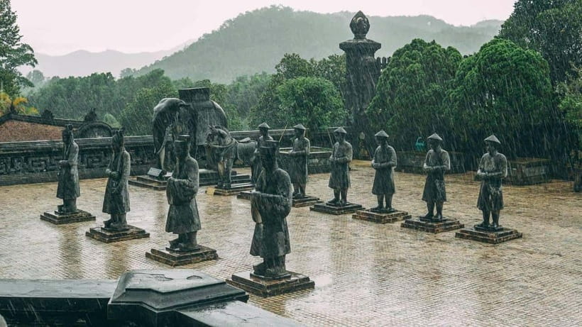 Hue : Dragon Boat Cruise to Thien Mu Pagoda and Tombs - Khai Dinh Tomb and the Nguyen Dynasty’s final emperor