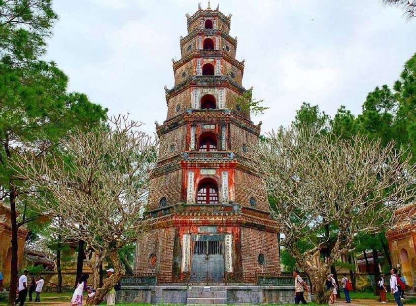 Hue : Dragon Boat Cruise to Thien Mu Pagoda and Tombs - What the private format changes