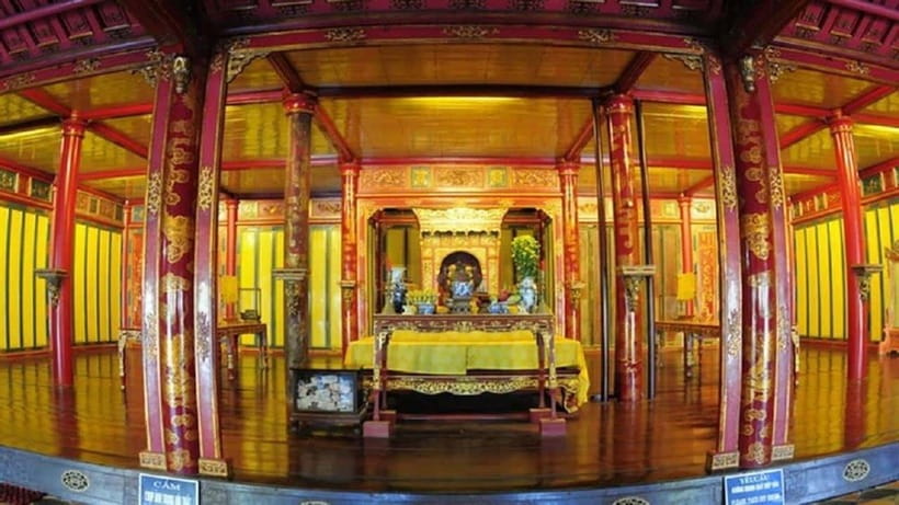 Hue : Dragon Boat Cruise to Thien Mu Pagoda and Tombs - Is four hours enough for Hue’s three sights?
