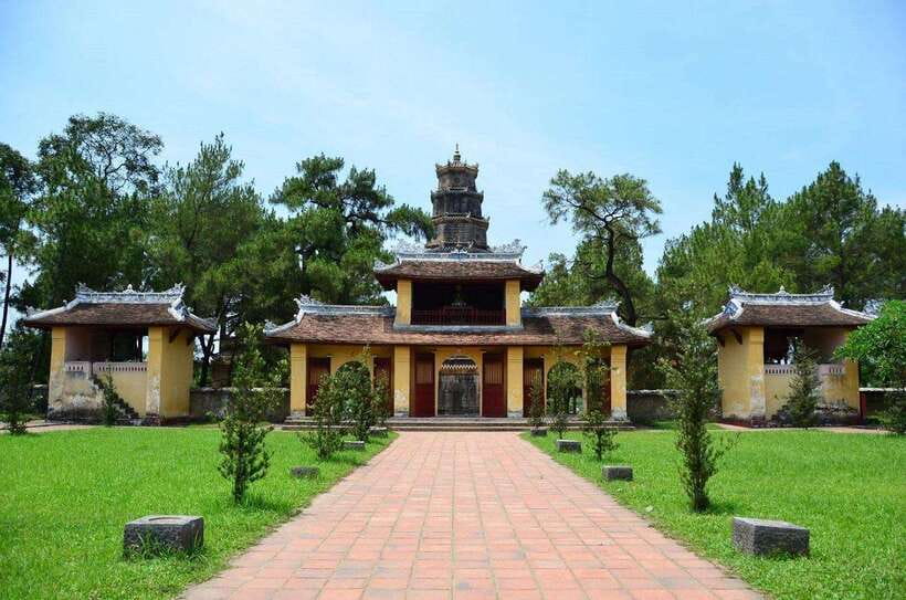 Hue : Dragon Boat Cruise to Thien Mu Pagoda and Tombs - Who should book this Hue tour?