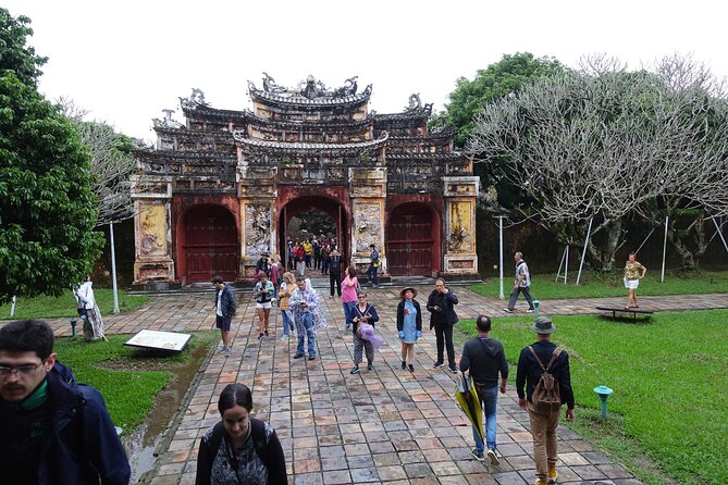 Hue: Dragon Boat, Perfume River, Pagoda & Royal Tomb Tour - What the $11 price really covers
