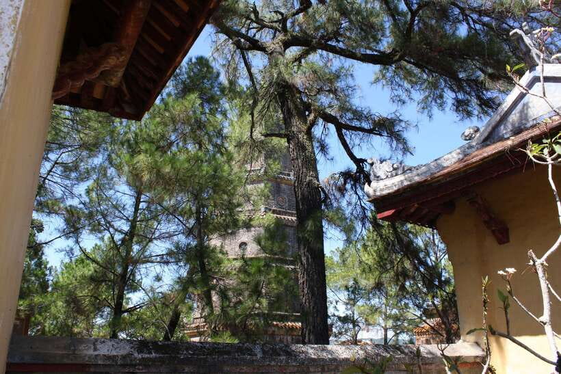 Hue: Perfume River Cruise with Thien Mu Pagoda & Tombs - Setting out on the Perfume River