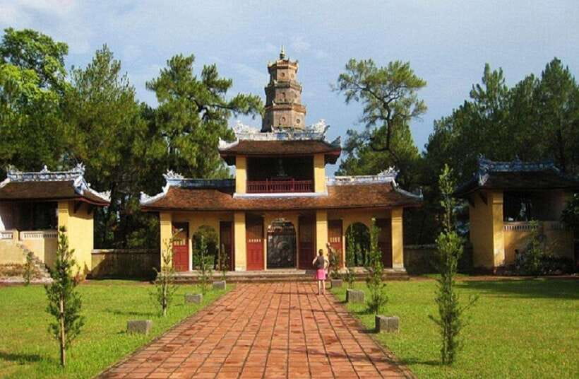 Hue: Private Dragon Boat, Pagoda, and Royal Tomb Tour - The Imperial City and the Nguyen emperors
