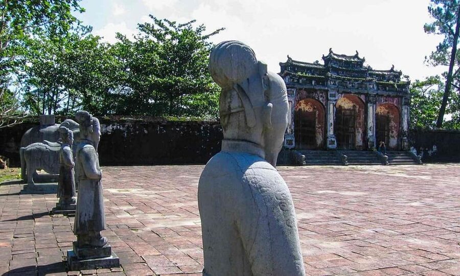 Hue : Royal Tombs- Thien Mu Pagoda- Dragon Boat Private Tour - Key points to know before booking