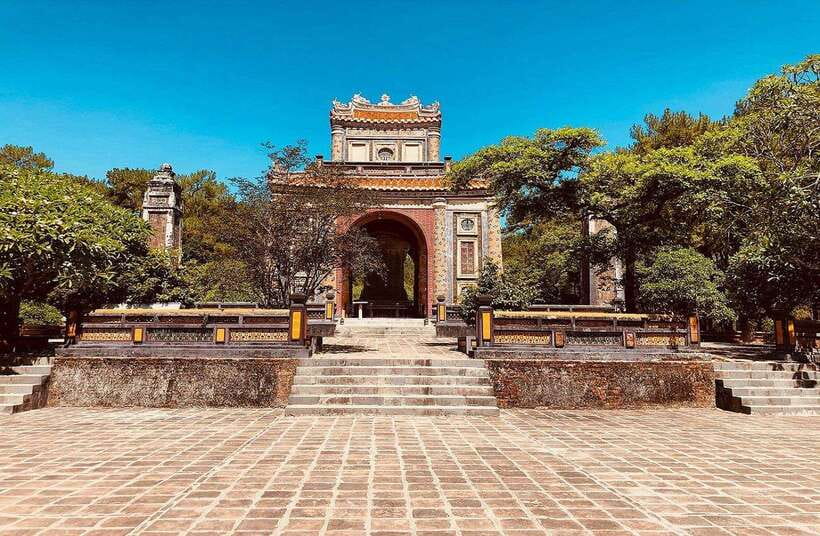 Hue Royal Tombs Tour: Visit Best Pagodas & Mausoleums - What the private-car format adds