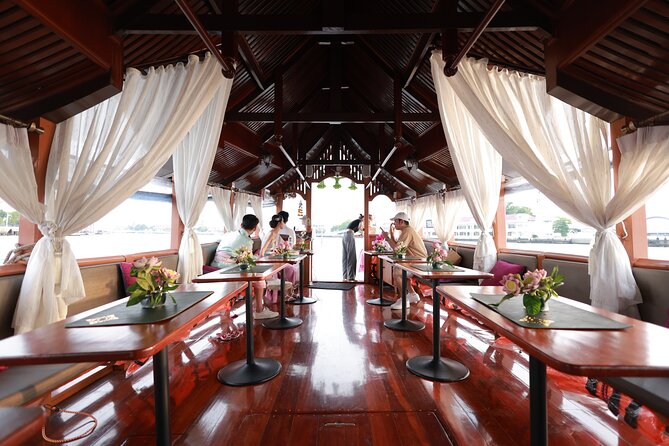 Instagram Photo Tour with Wat Arun and River Cruise - A quiet temple pause at Wat Rakhang
