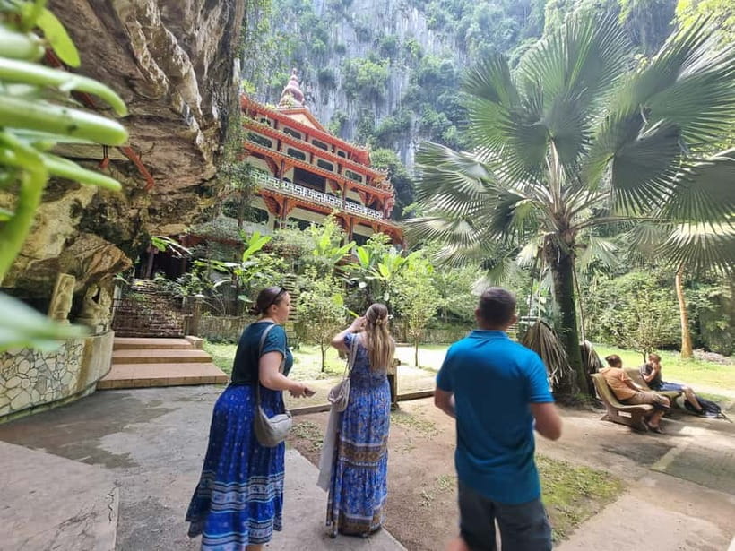 Ipoh Cave Temples Tours - Sam Poh Tong and Ipoh’s oldest cave temple