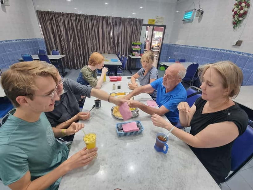 Ipoh Cave Temples Tours - First stop: Perak Tong and the 450-step climb