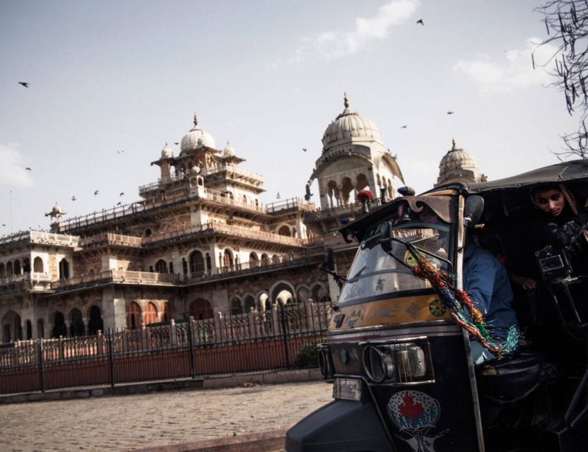 Jaipur Sightseeing by Tuk-Tuk: Temples, Palaces & Markets - Jaipur markets bring craft and shopping into the day