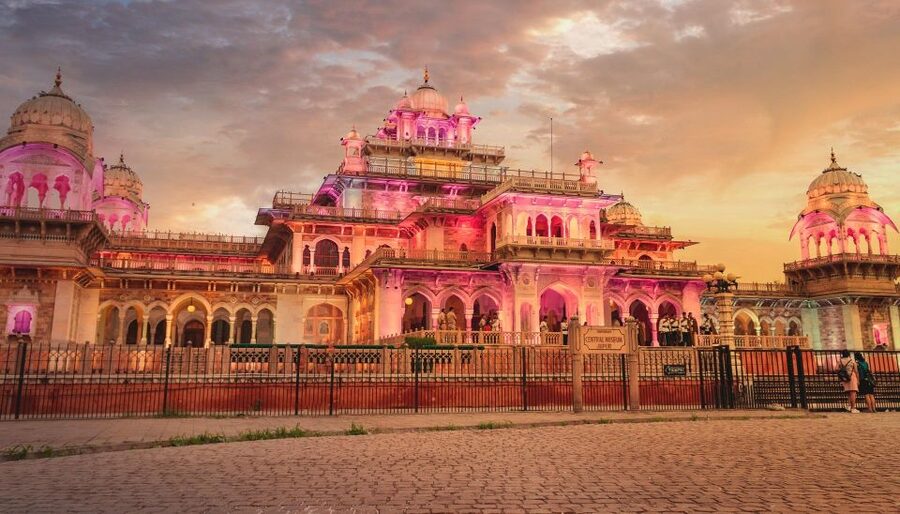 Jaipur Sightseeing by Tuk-Tuk: Temples, Palaces & Markets - Hawa Mahal opens the morning
