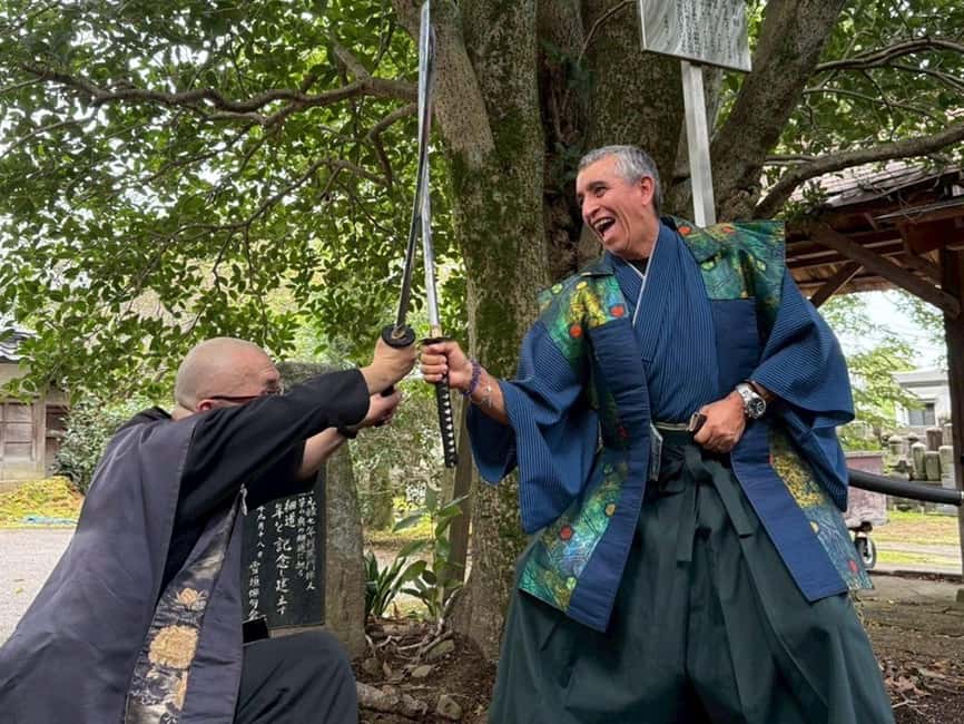 Kanazawa: Samurai Swordsmanship Lesson at a rented temple - Ten minutes for photographs and video