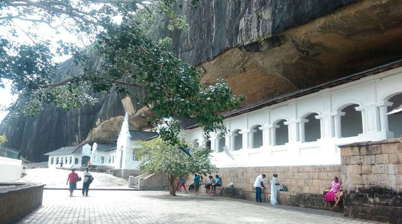 Kandy: Sigiriya Fortress & Cave Temple Full Day Private Tour - The Matale spice garden and herbal massage