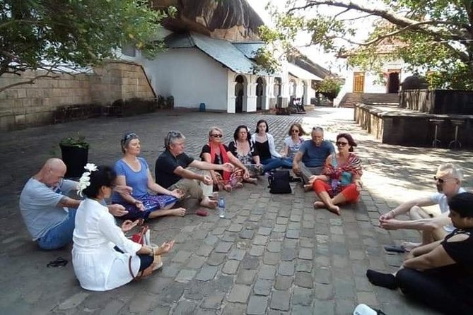 Kandy to Sigiriya Day Tour and Dambulla cave temple with private vehicle - Food stops and the reality of a 12-hour day